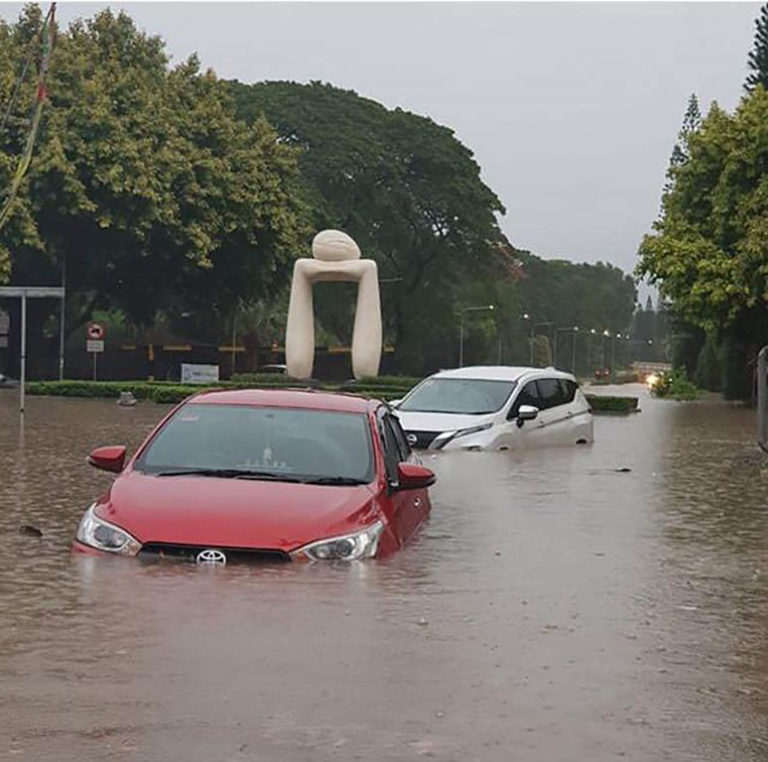 Cara Menangani Mobil  Yang Terkena  Banjir  Seara Jasa 